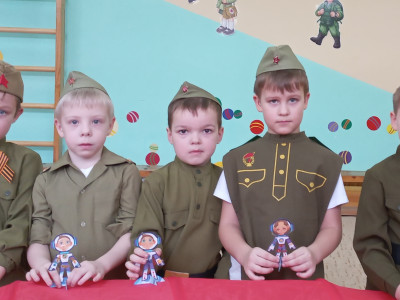 Отмечаем 23февраля - День Защитника Отечества с нашими квадронавтиками!
