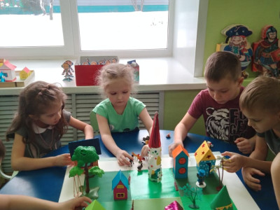 Создание макета "Наша Земля и народ в Квадромире"
