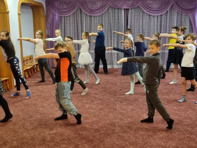 Квадроклассники разучивают супертанец!