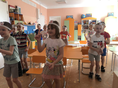Буквалята знакомятся с наградой «БыстроУм»
