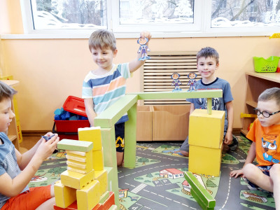 Квадромир и квадротеатр - играем с квадронавтами