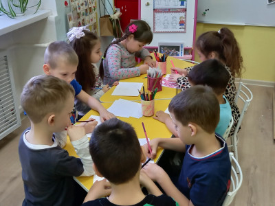 Продолжаем нашу квадролетопись!Заселение нашей земли Квадродобро животными!!! А ещё на нашу землю прилетит Квадродобролёт!!! Фантазируем, придумываем , делимся своими впечатлениями!
