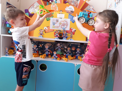 Утречком рано бежим поиграть, в Квадродепо будем ночь отдыхать!