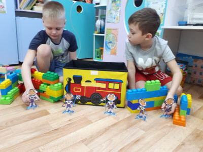 Утречком рано бежим поиграть, в Квадродепо будем ночь отдыхать!