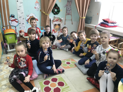 Группа «Карамельки» ЧДОУ « Детский сад 111 ОАО «РЖД» г. Саратов. Создаем карту нашей планеты. 