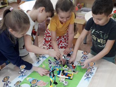 Продолжаем конструировать Квадромир!