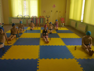 В бассейне 