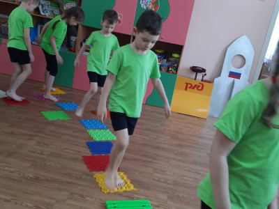 Будем здоровые, смелые, веселые на планете с Квадронавтами
