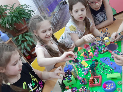 Постройки моего родного города с квадронавтами