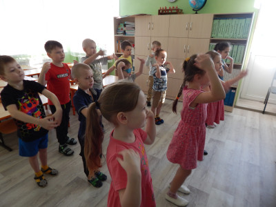 Разучиваем ритуалы входа и выхода из КВАДРОМИРА "Квадро привет" и "Квадро пока"