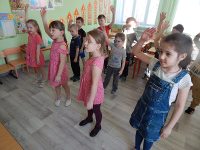 Разучиваем ритуалы входа и выхода из КВАДРОМИРА "Квадро привет" и "Квадро пока"