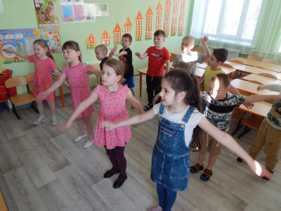 Разучиваем ритуалы входа и выхода из КВАДРОМИРА "Квадро привет" и "Квадро пока"