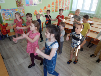 Разучиваем ритуалы входа и выхода из КВАДРОМИРА "Квадро привет" и "Квадро пока"