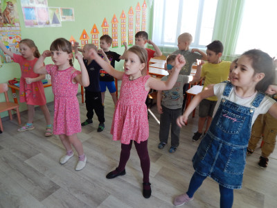 Разучиваем ритуалы входа и выхода из КВАДРОМИРА "Квадро привет" и "Квадро пока"