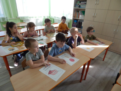 Квадрознайки знакомятся с мотивационными наклейками! 