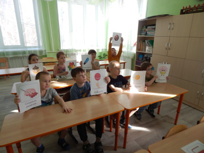 Квадрознайки знакомятся с мотивационными наклейками! 