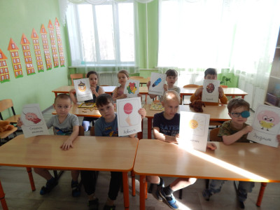Квадрознайки знакомятся с мотивационными наклейками! 
