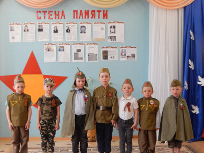 Квадрознайки приняли участие в акции "Стена памяти" и поздравили с праздником Победы!