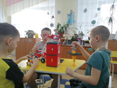 ЧДОУ "Детский сад №205 ОАО "РЖД" Красноярская железная дорога. Занимательные игры с квадронавтами.
