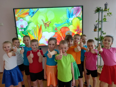 Ура! В Квадромире появилась новая земля! Земля Цветов! Мы, её жители - цветарианцы приветствуем всех, всех, всех! У нас большие сердца, улыбка не сходит с лица, со всеми готовы дружить, добро и радость дарить!