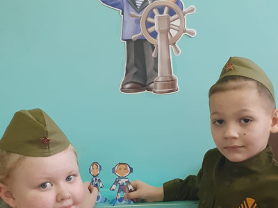 Отмечаем 23 февраля с нашими квадронавтами!