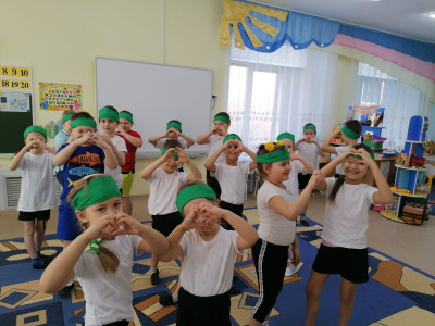 ЧДОУ "Детский сад №205" ОАО "РЖД" Красноярская железная дорога. Квадролетопись. Знакомство с мотивационными наклейками.