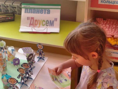 Игры-паззлы по профессиям друсемцы придумывают и мастерят сами!