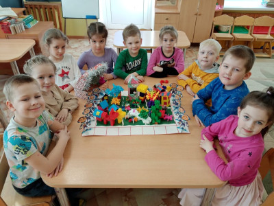 НашаЗемля и народ в  квадромире "Карамелька"