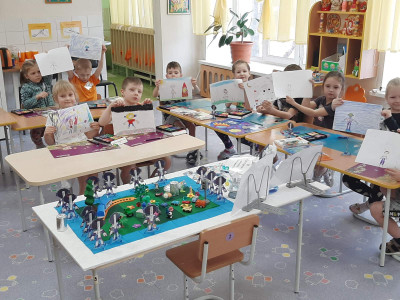 Ура!!! Создаём свою квадроземлю ,, Кристаллиус". Играем, придумываем, рисуем. ЧДОУ 195, г. Красноярск.