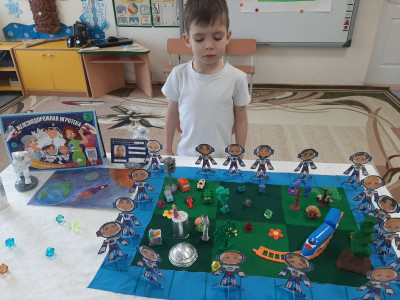 Ура!!! Создаём свою квадроземлю ,, Кристаллиус". Играем, придумываем, рисуем. ЧДОУ 195, г. Красноярск.