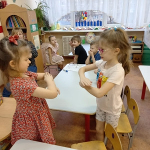 Придумываем жесты приветствия. г.Калининргад