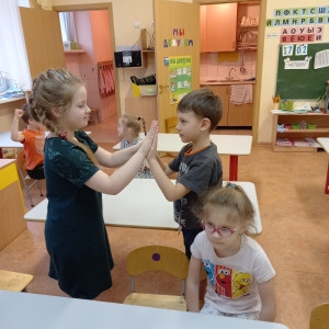 Придумываем жесты приветствия. г.Калининргад