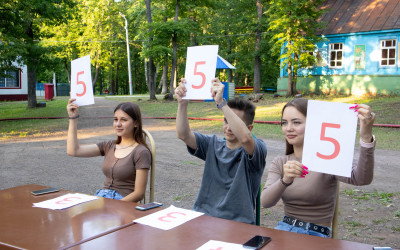 В детском оздоровительном лагере «Орленок» провели конкурс детских талантов