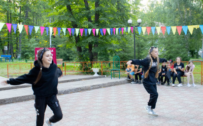 В детском оздоровительном лагере «Орленок» провели конкурс детских талантов