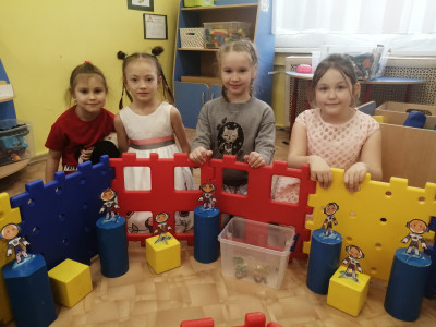 Продолжаем играть.. Детский сад №216 ОАО "РЖД" г. Иркутск Подготовительная группа 2 "Непоседы"