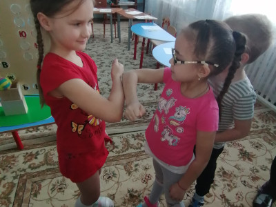 Приветствие группы "Радуга". Так будем здороваться с жителями  КвадроЗемли.