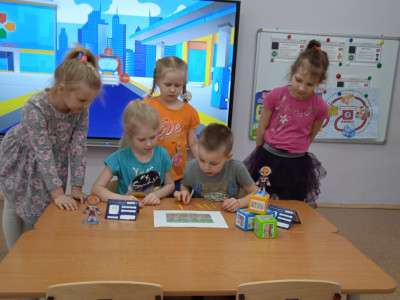 Группа "Золотой ключик", д/сад №57 ОАО "РЖД", г. Смоленск "Квадронавты ищут Землю. Продолжение квеста"