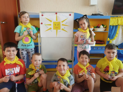 На планете Квадролучик придумали жесты приветствия, обсудили какими качествами должны обладать жители планеты - лучики