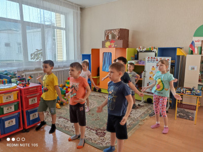 Команда "Квадролучики" разучивает ритуалы входа и выхода из КвадроМира. Шалабамба. КвадроПока.