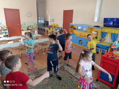 Команда "Квадролучики" разучивает ритуалы входа и выхода из КвадроМира. Шалабамба. КвадроПока.