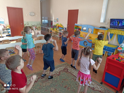 Команда "Квадролучики" разучивает ритуалы входа и выхода из КвадроМира. Шалабамба. КвадроПока.