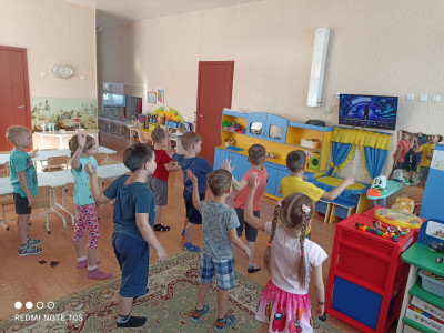 Команда "Квадролучики" разучивает ритуалы входа и выхода из КвадроМира. Шалабамба. КвадроПока.