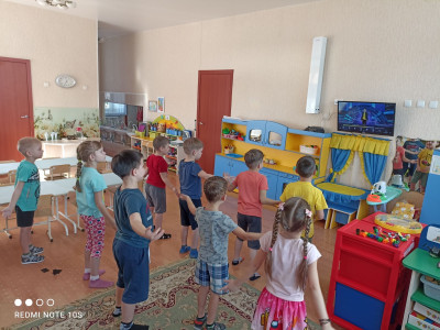 Команда "Квадролучики" разучивает ритуалы входа и выхода из КвадроМира. Шалабамба. КвадроПока.