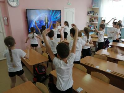 1 класс "Земляне". Разучивание танца