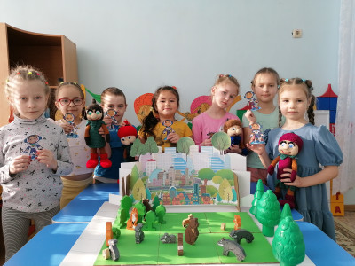 Показываем эколятам квадроЗемлю. Знакомим квадронавтов с эколятами, рассказываем о конкурсе "Здоровье планеты? В моих руках!"