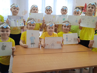 "Золотой ключик", д/сад №57 ОАО "РЖД", г. Смоленск "Квадрогамаюнцы ведут здоровый образ жизни, выбирают себе профессии, заселяют КвадроЗемлю фантастическими существами.