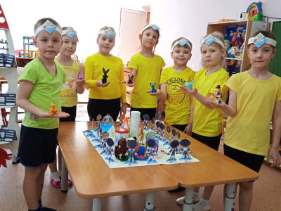 "Золотой ключик", д/сад №57 ОАО "РЖД", г. Смоленск "Квадрогамаюнцы ведут здоровый образ жизни, выбирают себе профессии, заселяют КвадроЗемлю фантастическими существами.