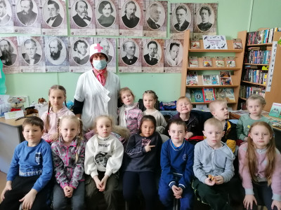 Квадронавтов группы "Радуга" пригласили в сельскую библиотеку на встречу, посвящённую 140-летию со дня рождения К.И.Чуковского.  