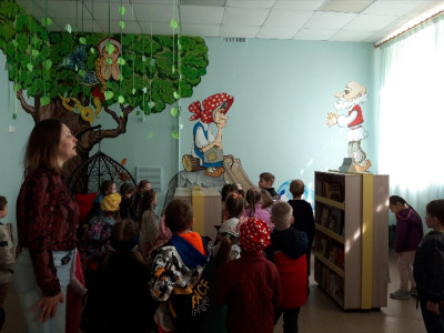 Непоседы на экскурсии в библиотеке. Детский сад 100 ОАО РЖД Подготовительная группа1