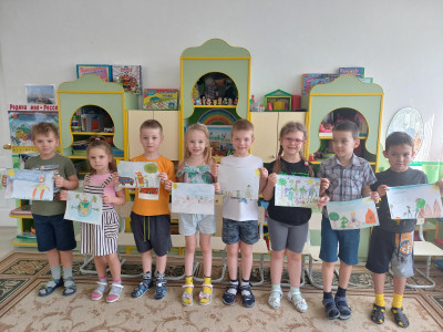 "Квадродрузьяне" принимали участие в конкурсах детского рисунка "Эколята – друзья и защитники Природы!" и"Здоровье Планеты? В Моих Руках!". Разучивают движения Шалабамбы!  